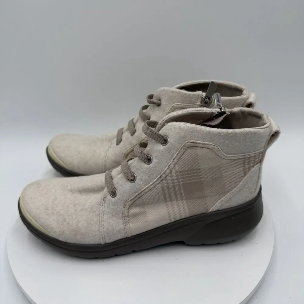 Bzees Women’s Cream Plaid Kickback Washable Ankle Booties, Size 9